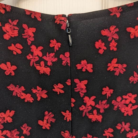 Longsleeved V-neck dress - Picture 5 of 6